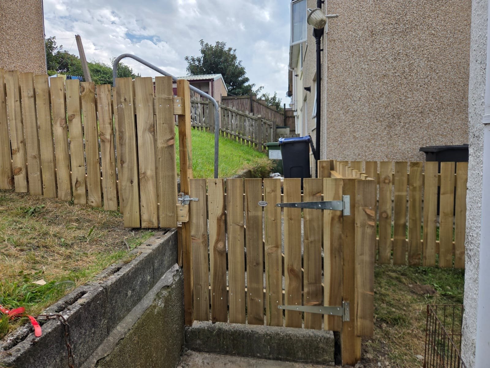 New gate and hit and miss fencing on a back path