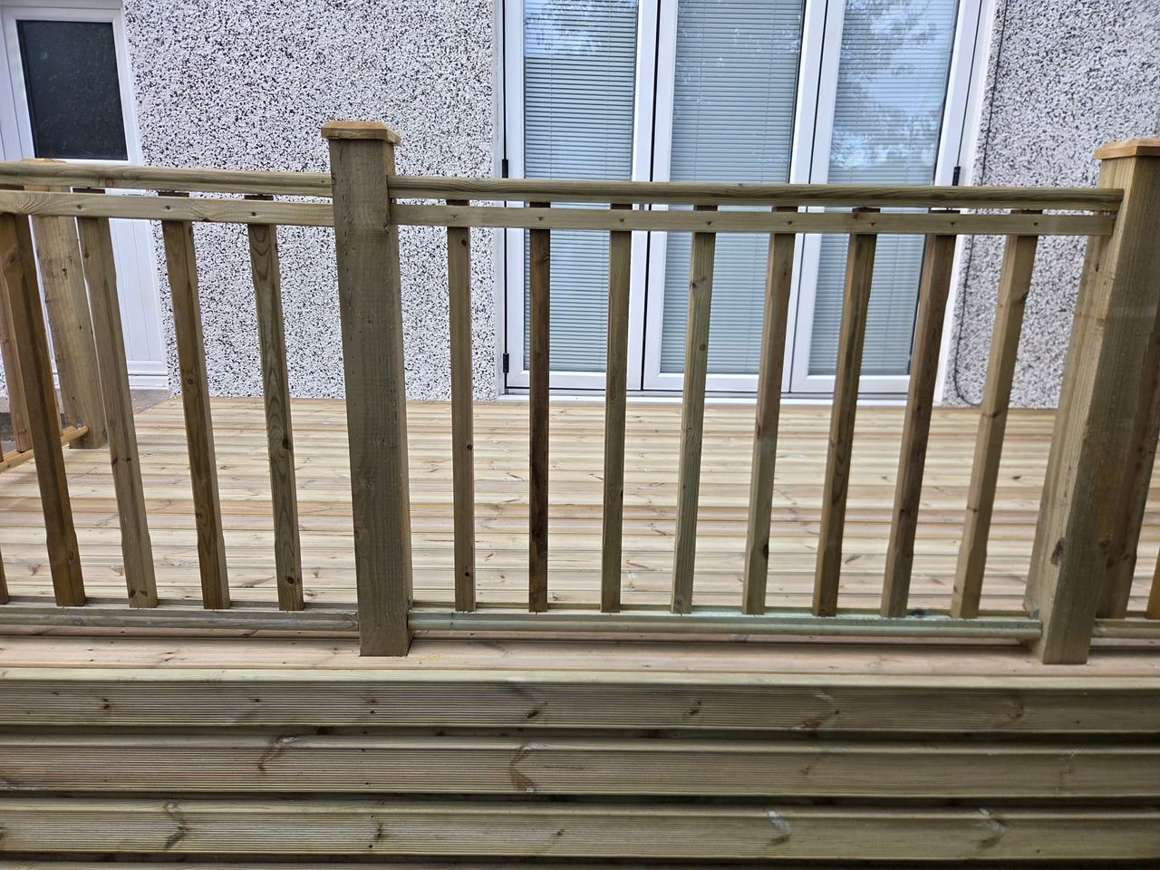 Spindle balustrade and handrail on a new timber deck